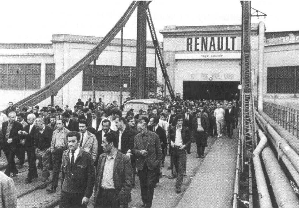 photo des hommes au pont de Renault 